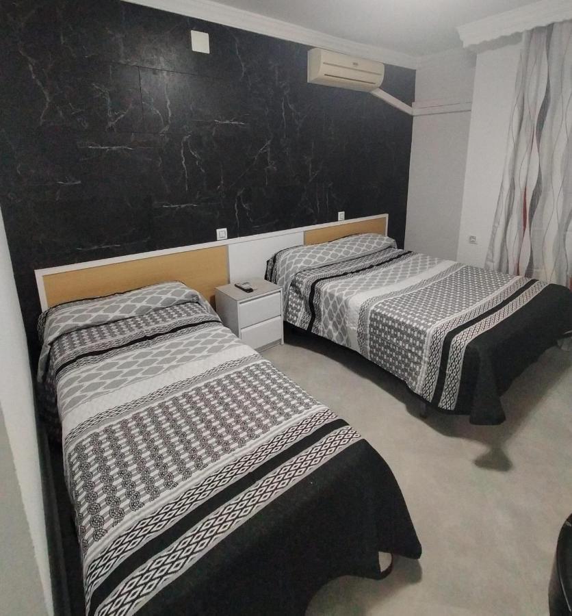 Hostal La Campana La Línea de la Concepción Extérieur photo