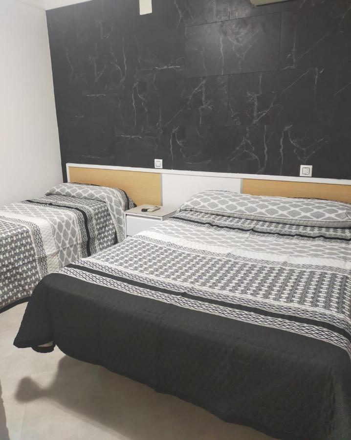 Hostal La Campana La Línea de la Concepción Extérieur photo
