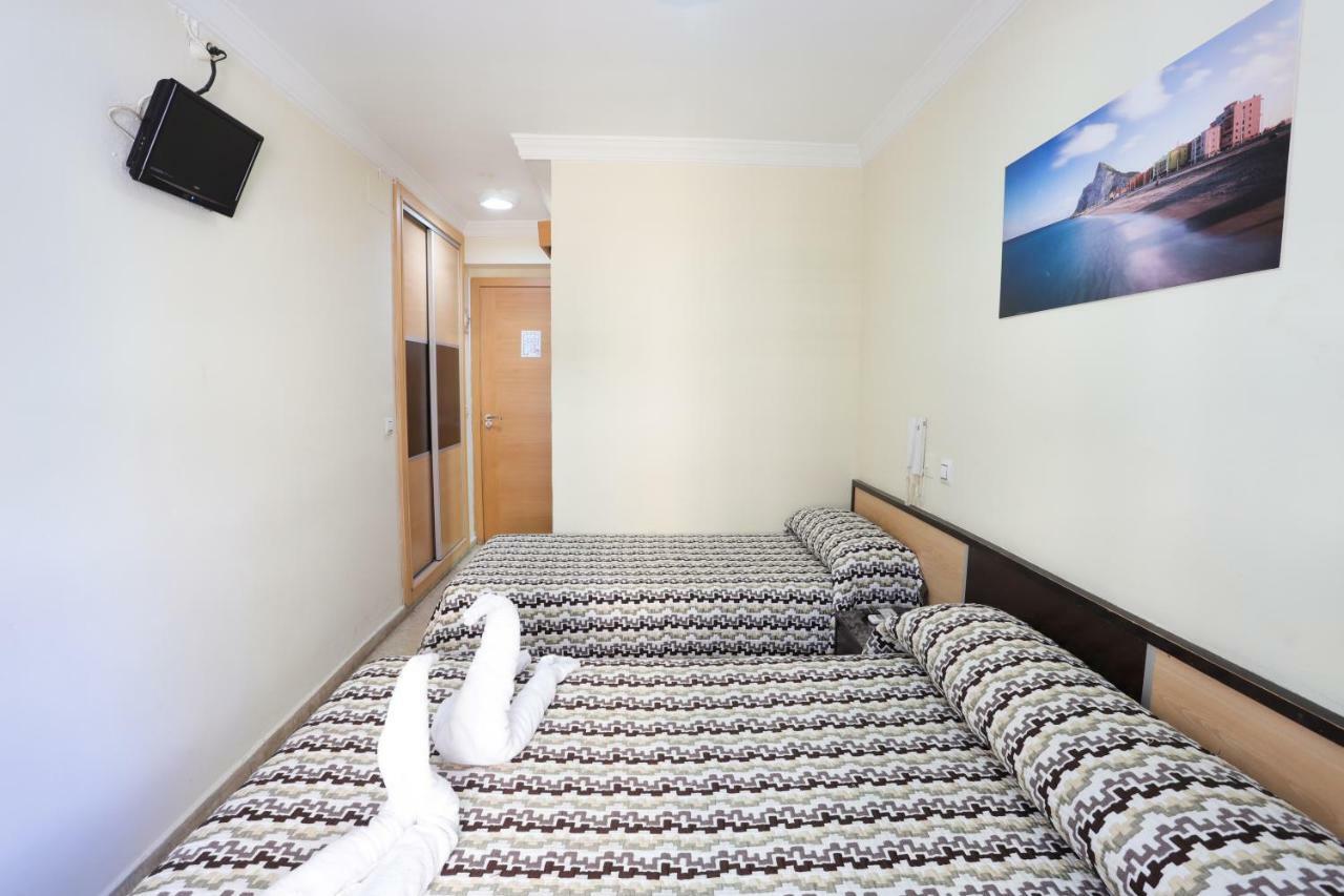 Hostal La Campana La Línea de la Concepción Extérieur photo