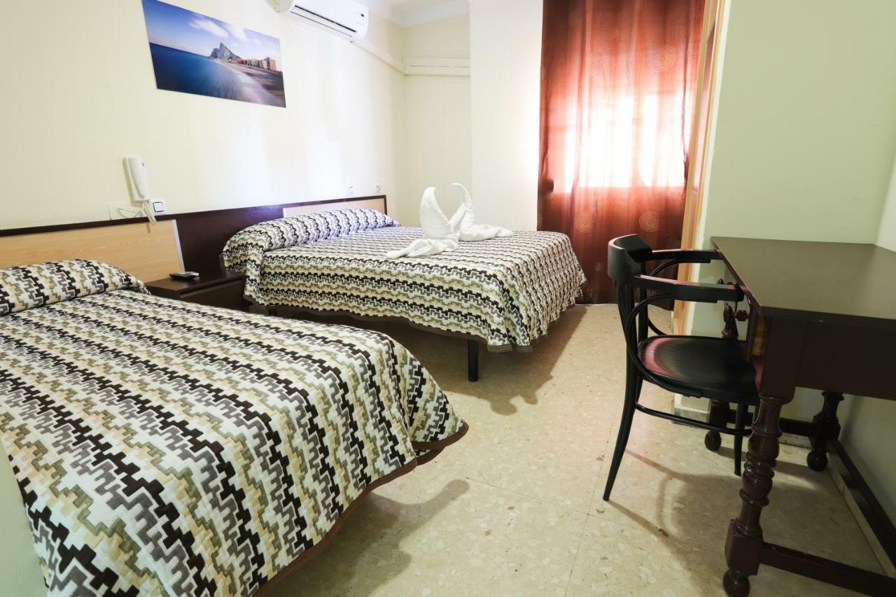 Hostal La Campana La Línea de la Concepción Extérieur photo