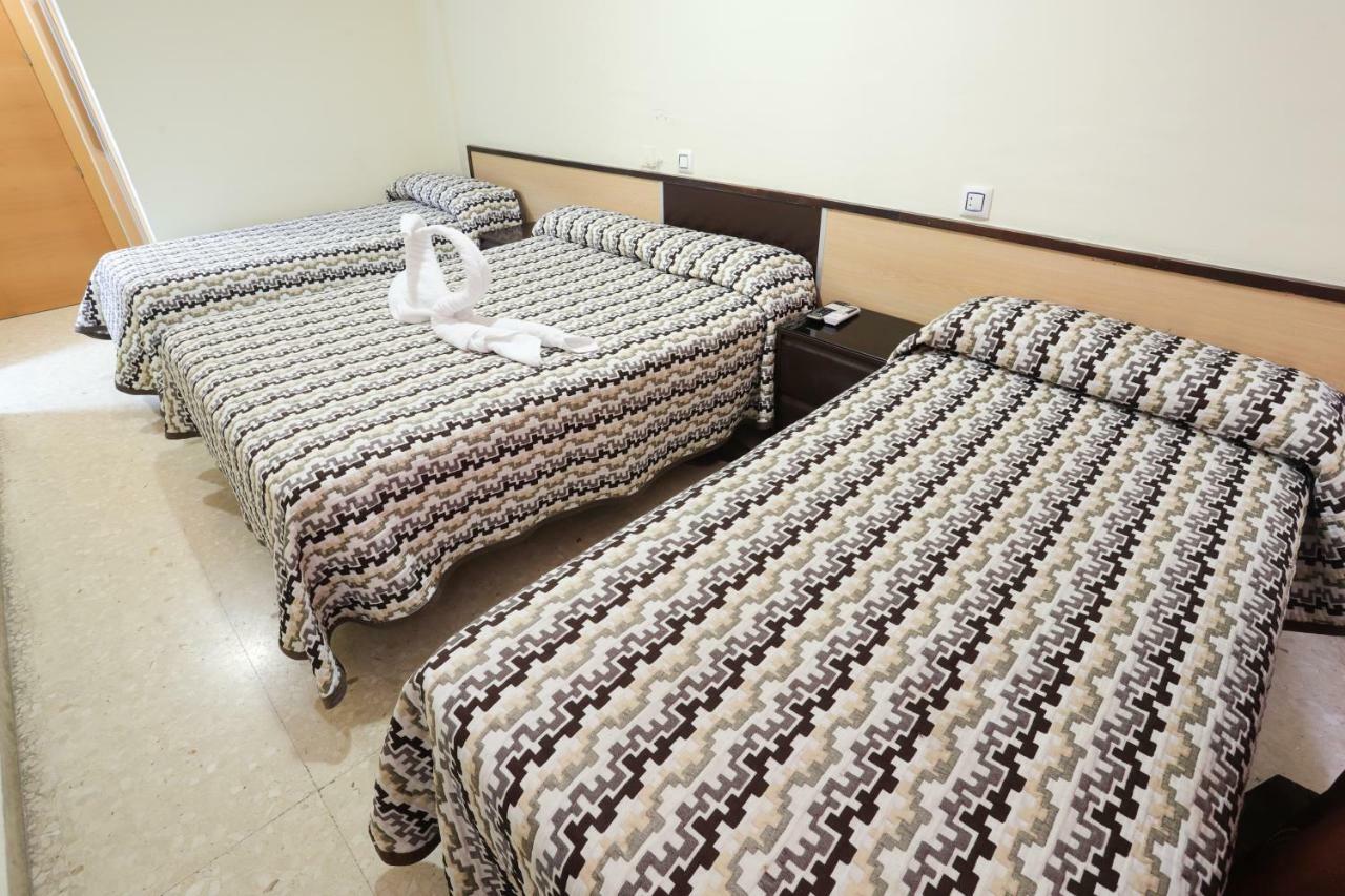 Hostal La Campana La Línea de la Concepción Extérieur photo