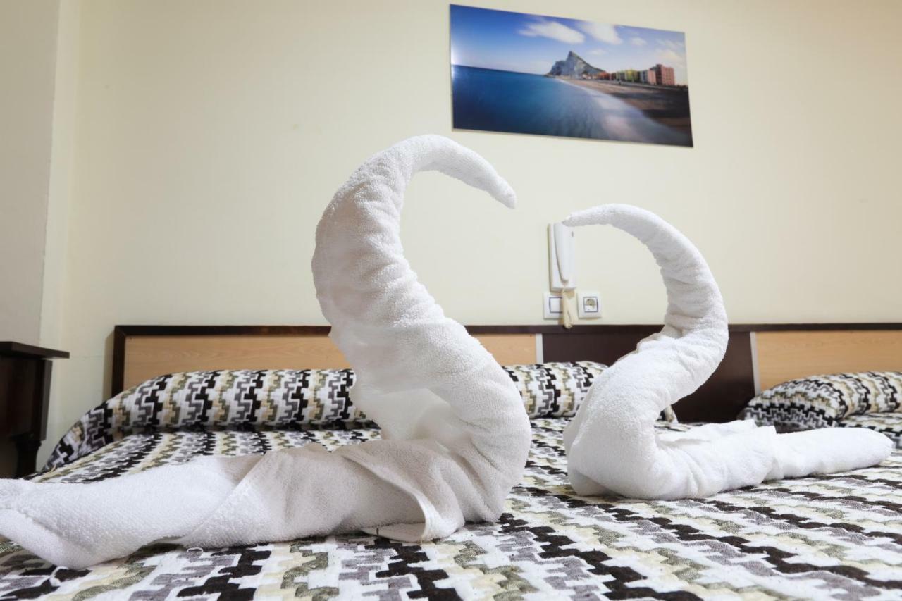 Hostal La Campana La Línea de la Concepción Extérieur photo