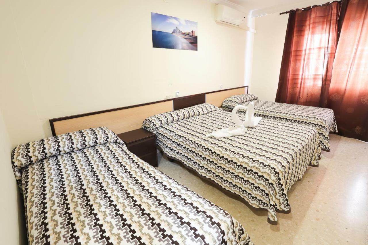 Hostal La Campana La Línea de la Concepción Extérieur photo