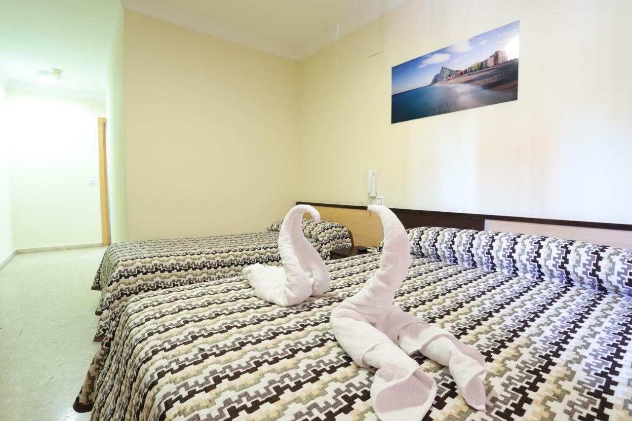 Hostal La Campana La Línea de la Concepción Extérieur photo