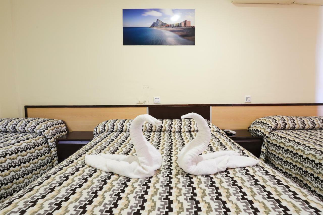 Hostal La Campana La Línea de la Concepción Extérieur photo