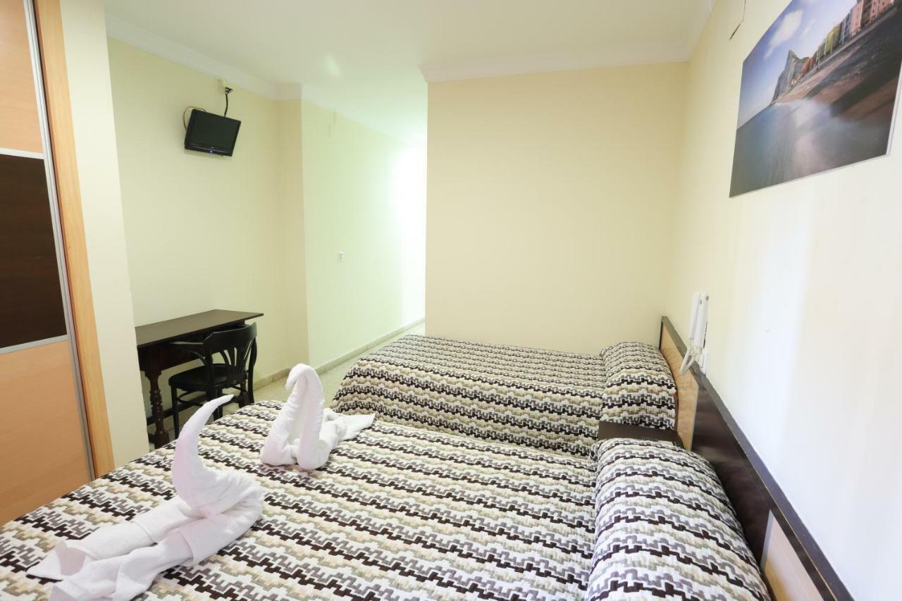 Hostal La Campana La Línea de la Concepción Extérieur photo